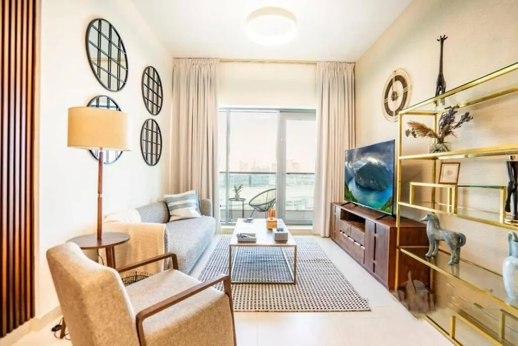 Luxury 1-Bedroom Oasis Near Downtown Dubai Holiday home