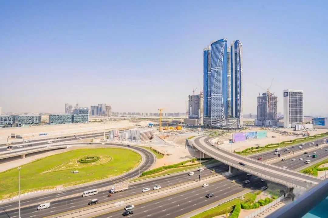 Luxury 1-Bedroom Oasis Near Downtown Dubai Holiday home