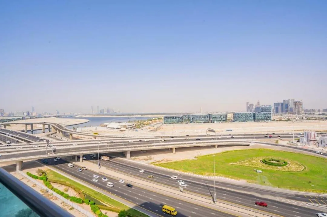 Luxury 1-Bedroom Oasis Near Downtown Dubai