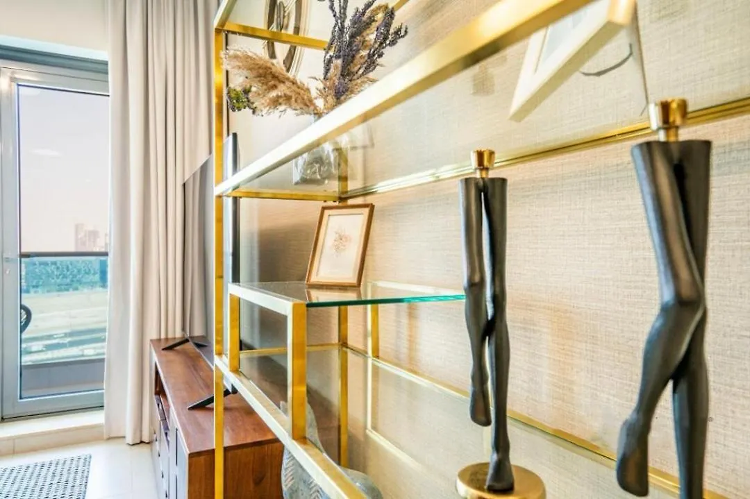 Luxury 1-Bedroom Oasis Near Downtown Dubai